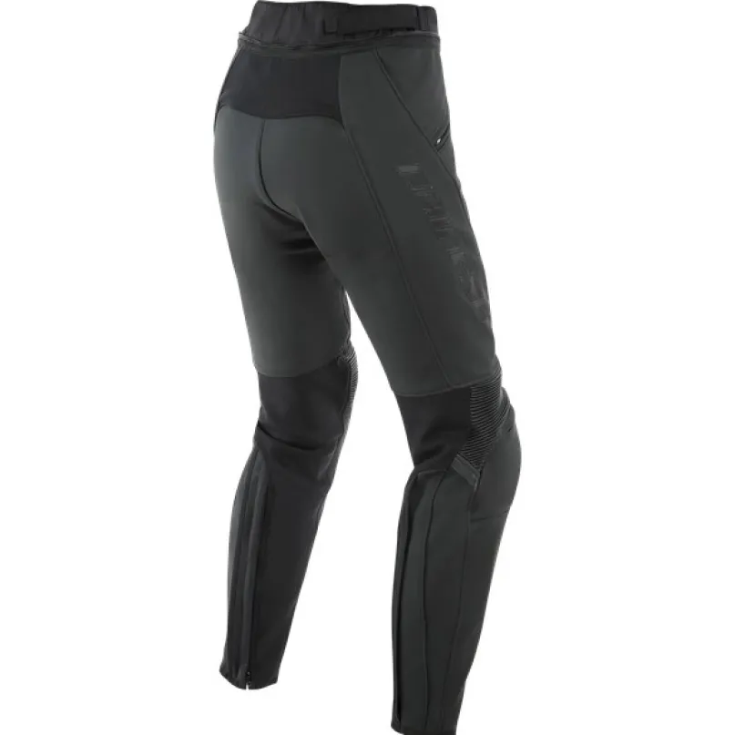 Pony 3 Lady Lederhose